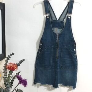 AMERICAN EAGLE NWOT DENIM SKIRTALL  OVERALLS SIZE XS